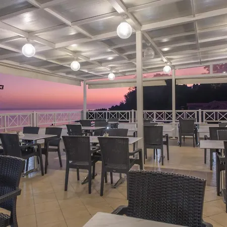 Hotel Nefeli - Living By The Sea 3*