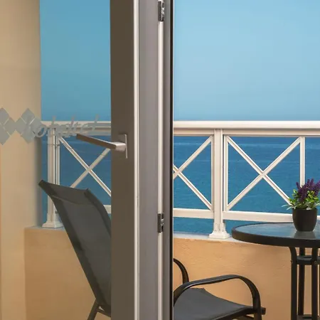 Nefeli - Living By The Sea Hotel