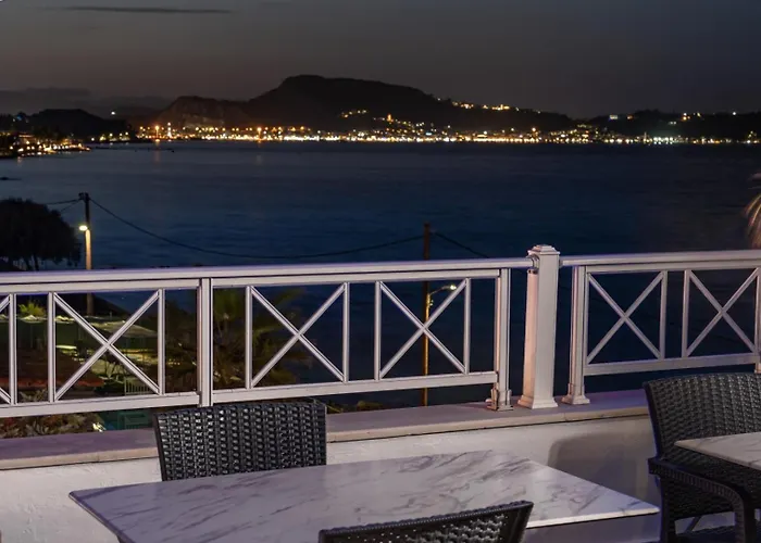 Nefeli - Living By The Sea 酒店 阿凯松