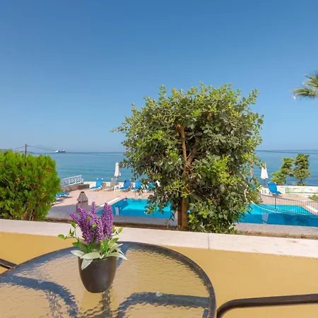 Hotel Nefeli - Living By The Sea