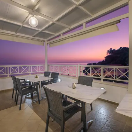 Hotel Nefeli - Living By The Sea 3*